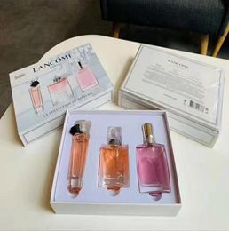 Nieuwe Europese en Amerikaanse mode Gift Box Parfum Luxe Geur Ladies Parfum 3 -delige set 330ml 014498627