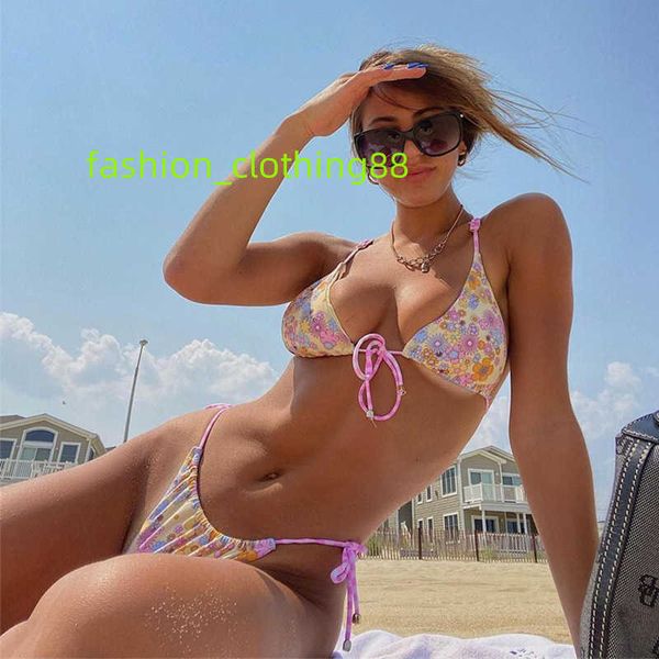 Nouveau européen et américain sexy couleur petite fleur fendue sangle string bikini sexy maillot de bain femmes maillots de bain