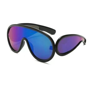 Nouvelle forme d'aile européenne et américaine mot complet une pièce mode lunettes de soleil femmes senior sens voyage personnalité lunettes de soleil en gros