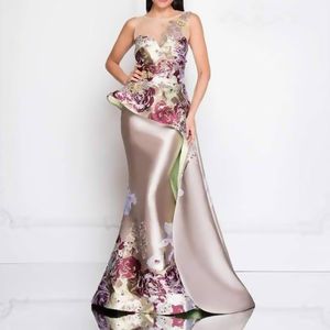 Nuevo vestido de noche europeo y estadounidense Banquete Banquete del temperamento de la mujer Reunión anual Vestido bordado de impresión 3D 251a