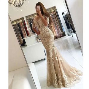 Nieuwe avondjurken Formele prom feestjurkmermaummeisje met halve mouw vloer lengte sweep trein applique kant tule long backless