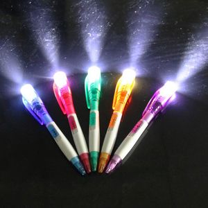 Nouveau stylo à bille lumineux exotique papeterie belle led lumineuse multifonction lampe de poche stylo cadeau de prix en gros