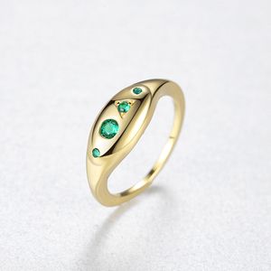 Nuevo y exquisito anillo de plata s925 chapado en oro de 18 quilates, joyería para mujer, Micro conjunto, anillo de lujo de Esmeralda sintética, regalo accesorio