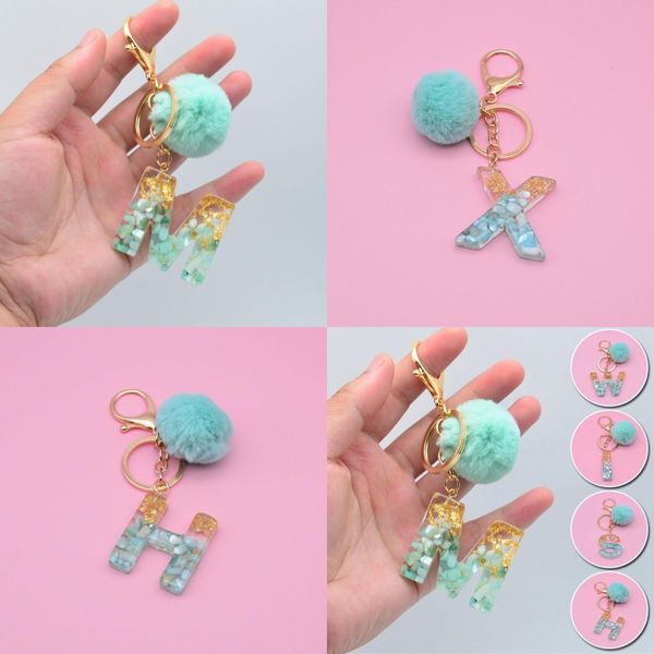 Nouvelle Exquisite 26 lettres Résine Keychains Hair Ball Charms pour Femme Gold Foil Sac à main Ornements Accessoires Tassel Clé Anneaux