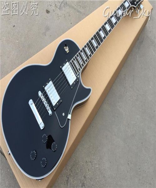 Nouvelle usine personnalisée Guitare électrique Guitare Blossy Finishoard Finon Finie avec des fixations Frets With Chrome Hardware7615084