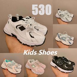 Nieuwe mode 530 Kids Boot Casual schoenen Trainers Zwart Wit Zilver Metallic Ivory Blue Moonbeam Sea Salt Kids Platform 530 Designer Athletic Childrens Sneakers