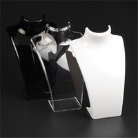 Nouveau mode Affichage acrylique Bijoux 20 * 13.5 * 7.3cm Pendentif Colliers Modèle Support à blanc clair Couleur Noir