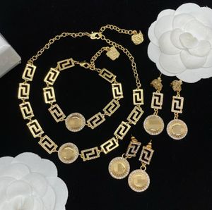 NOUVELLE Mode Banshee Collier Bracelet Pièce Medusa portrait Pendentifs Boucles D'oreilles Ensembles En Laiton Dames Hommes Designer Bijoux cadeaux HMS22 --02