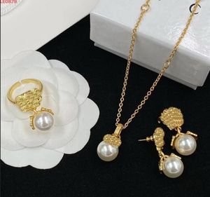 Nieuwe mode banshee ketting oorbel ringen sets medusa portret witte parel hangers ornament messing dames mendesigner sieraden geschenken ms22 --368