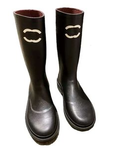 Nouvelle mode bottes en cuir noires pour femmes chaussures de créateur à semelle extérieure imprimée pluie chaussures confortables WFEW