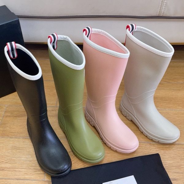 Nouvelles bottes de mode chaussures de créateurs haut de gamme bottes de pluie antidérapantes en plein air chaussures en caoutchouc mi-longues pour femmes chaussures de gelée de bonbons bottes de moto chaudes bottes martin chaussures d'intérieur