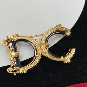 Nieuwe mode broche vol diamanten Persoonlijkheid elegante revers veelzijdige temperament pin trui accessoires rood goud Parel Diamant strook Messing een broche bomen