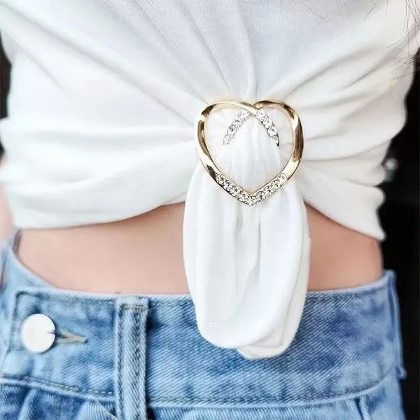 Nouvelle mode d'angle de coin ourlet coffre à poitrine Crystal Pearl Metal Band Scarpe Butt Ring Bouton Shirt Fixed Button Accessoires 231222