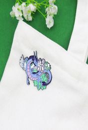 Nueva moda creativa dragón volador broche de aleación rizado en la flor dragón esmalte pintura insignia ropa bolsa Pin joyería regalo 8297676