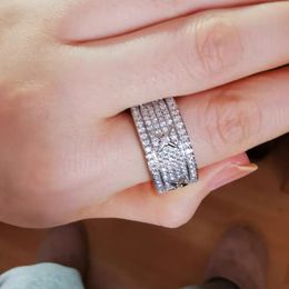 New Fashion CZ pavée Iced Out Ring Men Women Women Luxury Silver Color Zircionia Finger Ring Mariage Bands de fiançailles