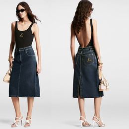 Nouveau design de mode Jolie crayon en denim avec courroie en cuir Womens High Waist Casual Lady Lettre brodel jupe 2024