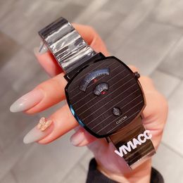 Nieuw modeontwerp volledig zwarte onregelmatige vierkante horloges Roestvrij staal geometrisch quartz kalenderhorloge voor dames heren koppel 38 mm