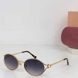 Nouveau design de mode Lady Shape Sunglasses Sunglasses 52y Cadre métallique exquis simple et élégant Versatiles Outdoor UV400 Lunets de protection
