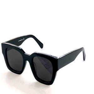 Nouvelles lunettes de soleil de design de mode 018 Frames carrés classiques de style simple et populaire UV400 SURPTÉSIR UV400 220N