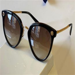 Nouveau design de mode femmes lunettes de soleil 1043 plaque grand chat lunettes cadre impression temples lunettes attrayantes top qualité 2756