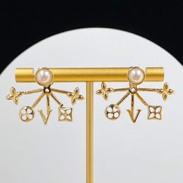 Nuevos pendientes de diseñador de moda Pendientes de tachuelas de letras doradas de marca clásica para mujer Joyería de boda de fiesta con caja original