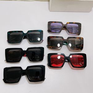 Nuevas gafas de diseñador de moda Top Look Gafas de sol rectangulares de moda para mujeres Hombres Vintage 90's Sombras cuadradas Marco grueso Sunnies desnudos Sol