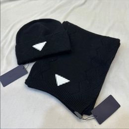 Nuevo diseñador de moda, conjunto de bufanda, bufanda de invierno para hombre de lujo, marca snapback, bufanda a cuadros de satén Seda, gorra de skate, gorro negro kc para mujer, gorro, pañuelo para el cuello, conjunto oo