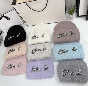 NIEUWE FASHEID Designer Hoeden Beanie Fall Winter Keep warm Cony haar gebreide hoed Brief Letter Skull Caps Bonnet ingelegd Crystal Outdoor Ski Cap Kerstcadeau