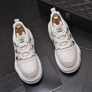 Nouveau créateur de mode plate-forme chaussures décontractées pour hommes noir avec appartements Rock daim Rivet mocassins marche baskets Zapatos Hombre D2H1