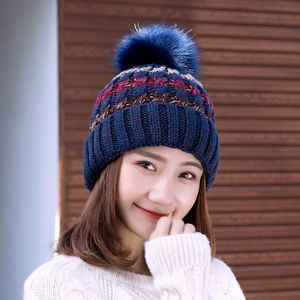 Nieuwe modeontwerper populaire kleurrijke gebreide casual mooie schattige bontbal winter lente warme hoeden voor studenten meisjes vrouwen