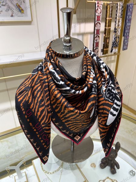 Nouveau créateur de mode foulard en soie pour femmes hommes luxe L lettre carrés foulard en soie de haute qualité tête marque étole bandeau imprimé tigre rose noir marron 90 * 90 cm