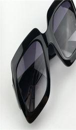 Nouvelle créatrice de mode Femme Sunglasses 0053 Black grand cadre carré cadre classique Simple Elegant Luners UV400 Outdoor Protection 8000963