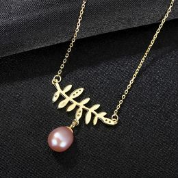 Nouvelle mode Freshwater Pearl S925 Collier pendentif à feuilles argentées Femmes Bijoux Loi Court Style 18K Gold plaqué Exquis Collier Accessoires Gift