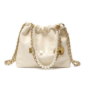 Nueva bolsa de basura a la moda, bolsa de hombro para axilas con perla y cadena de mano para coser con rejilla de diamantes