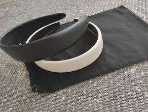 nouvelle collection d'accessoires pour cheveux de mode bandeau classique en PU avec bandeau classique en métal équipé d'une carte VIP et d'un sac à poussière5570046