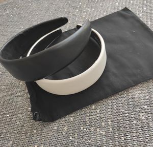 nieuwe mode collectie haaraccessoires klassieke PU-hoofdband met metalen c klassieke haarband Uitgerust met VIP-kaart en stofzak7456331