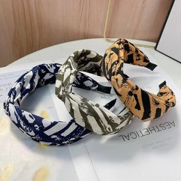 Nieuwe modehaarband voor vrouwen brede zijbloem gestreepte hoofdband veer kruis knoop tulband volwassen haaraccessoires