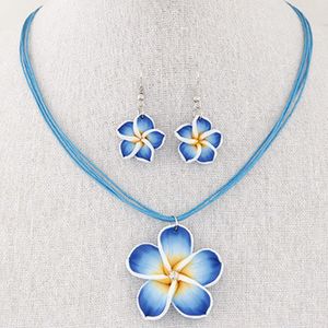 Nouvelle mode Hawaii Plumeria fleurs ensembles de bijoux boucles d'oreilles en argile polymère collier pendentif