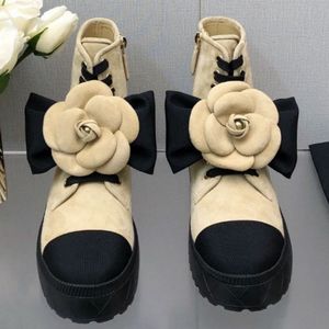 Nieuwe mode schoenen met dikke zolen uit de Camellia-serie van hoogwaardig materiaal