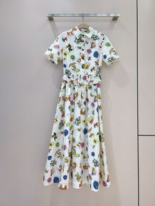 Vakantie bloemen gedrukt midi shirt jurken vrouwen zomer 2024 Europees sterrenbeeld graffiti dierenelement ontwerp hoge taille klassieke kleding fz2404076