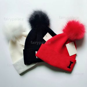 2021 Top Kwaliteit Designer Winter Caps Hoeden Dames Bonnet Dikker Mutsen met Real Raccoon Bont Pompoms Warm Girl Cap Snapback Pompon Muts Hat Gift