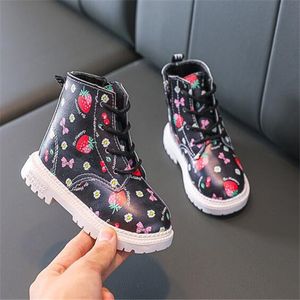 Nouvelle mode enfants bottes bébé filles enfant en bas âge chaussures d'hiver chaudes avec sieste douce enfants intérieurs fraise chaussures pour enfants