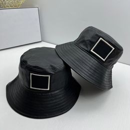 Nouveau chapeau pêcheur en cuir de mode Designer masculin et femmes décontracté doux visière mignon de haute qualité Logo de broderie noire Protection solaire en plein air