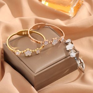 Nouvelle mode lumière de luxe blanc Beige trèfle à trois feuilles ouverture Bracelet en acier titane pour les femmes polyvalent et incolore Bracelet bijoux tendance