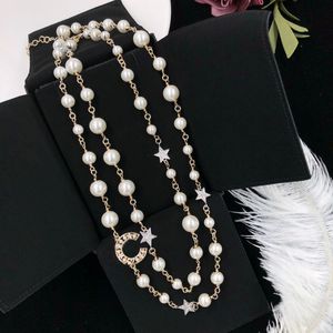 Colliers longs en perles pour femmes, chaîne avec lettres perlées, de luxe, de styliste, cadeau, fourniture de bijoux, nouvelle mode