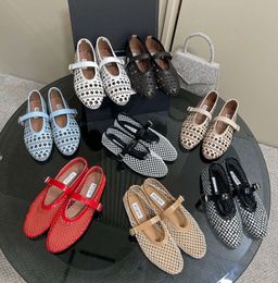 Nueva moda Diseñador de lujo Recortes Zapatillas de ballet de malla Correa con hebilla Zapatos de vestir Sandalia plana Cuero real Punta redonda Zapatos de baile Zapatos de boda de oficina HGG