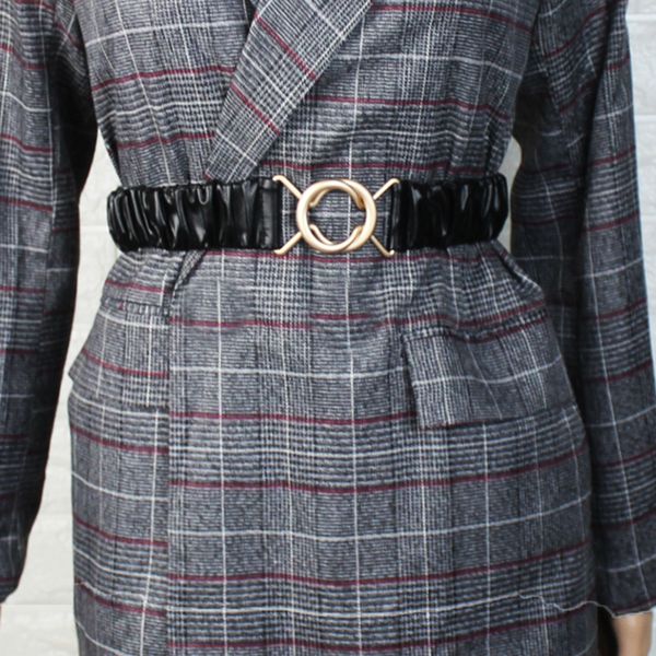 Nouvelle ceinture en cuir froissé élastique de concepteur de luxe de mode pour femme boucle de crochet circulaire en métal géométrique femme