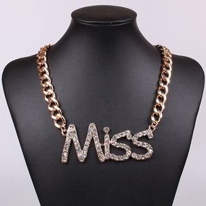 Nieuwe Mode Luxe Designer Overdreven Metalen Ketting Diamond Brief Miss Hanger Choker Verklaring Ketting voor Vrouwen
