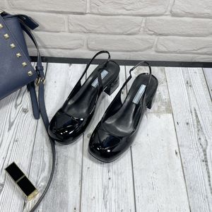 Nieuwe mode luxe ontwerpers elegant lakleer enkele schoen letter driehoeken kat hak enkelbandjes sandaal dames hoge hakken banket bruiloft antislip slippers