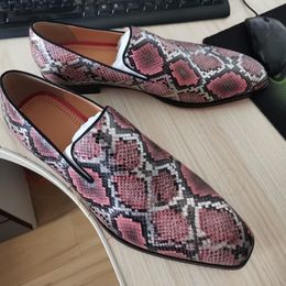 Nouvelle mode couleurs mélangées motif de peau de serpent mocassins de luxe chaussures en cuir véritable pour hommes à la main sans lacet chaussures plates chaussures habillées
